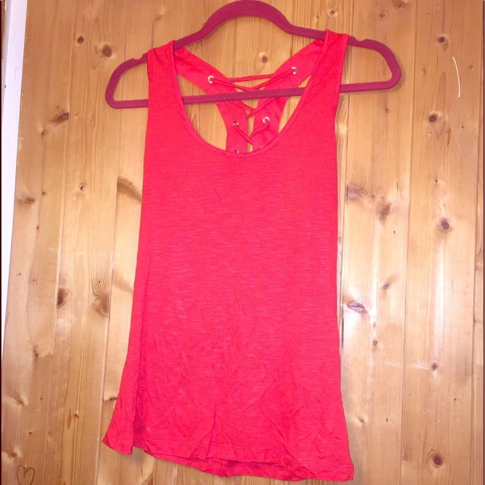 2b bebe red top